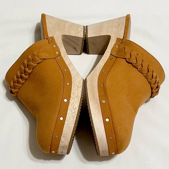 J. Crew Women’s Sueded Vegan Leather Clogs, Camel Tan with Gold Studs - 7 - Picture 8 of 16
